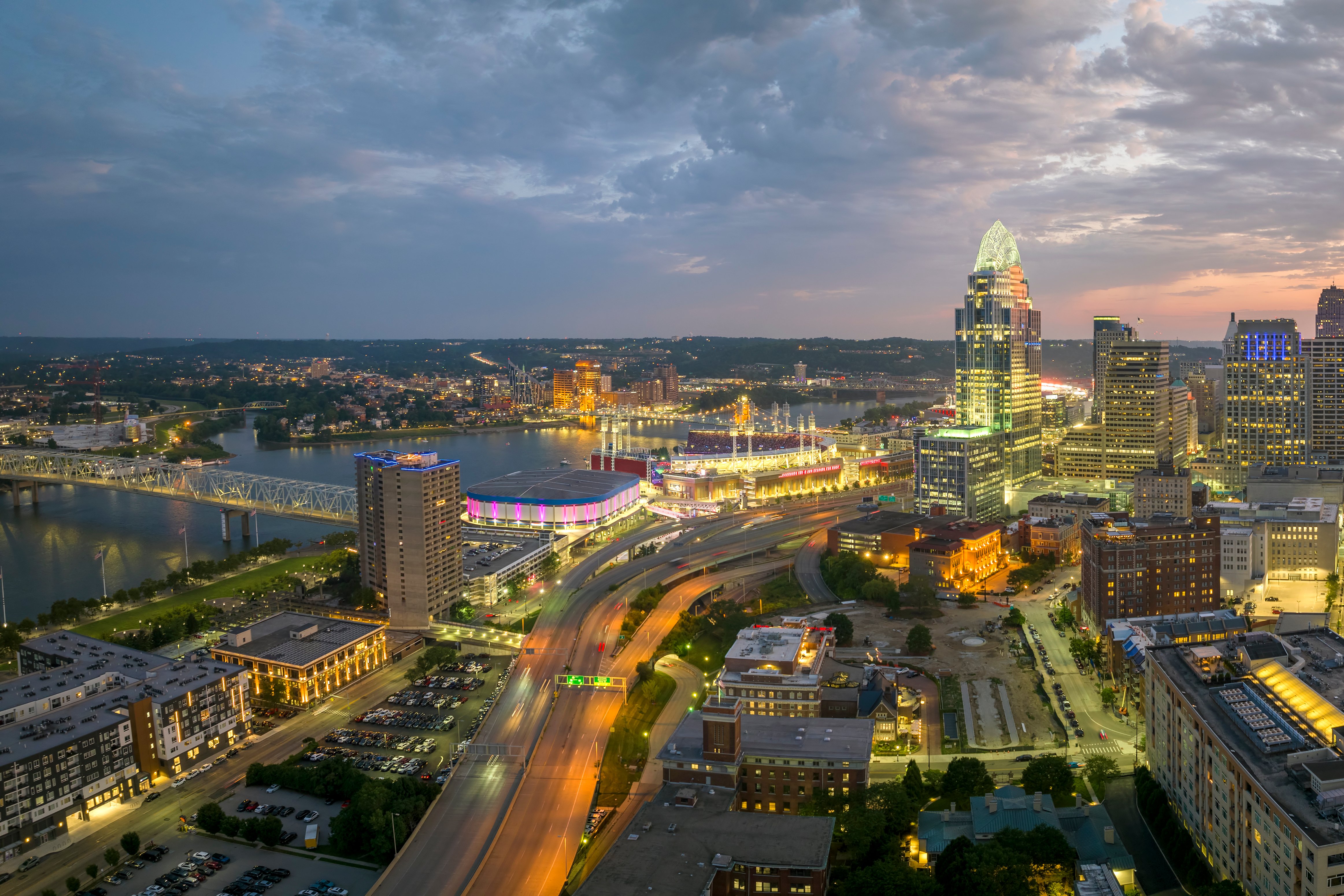 Living in Cincinnati. Cincinnati skyline at night.